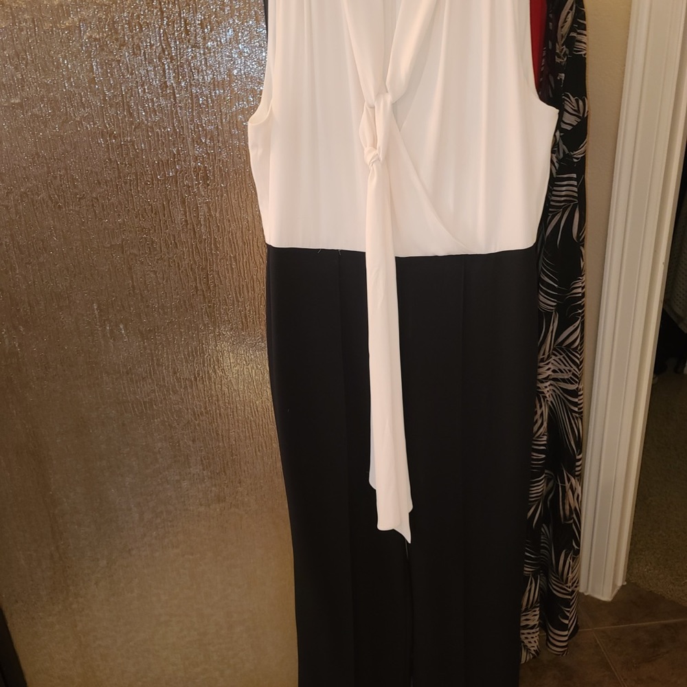 One piece jumpsuit size 12 white house black market